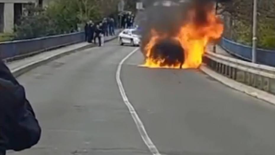 DRAMA NA BANOVOM BRDU Eksplodirao automobil nasred ulice? Saobraćaj obustavljen! (VIDEO)