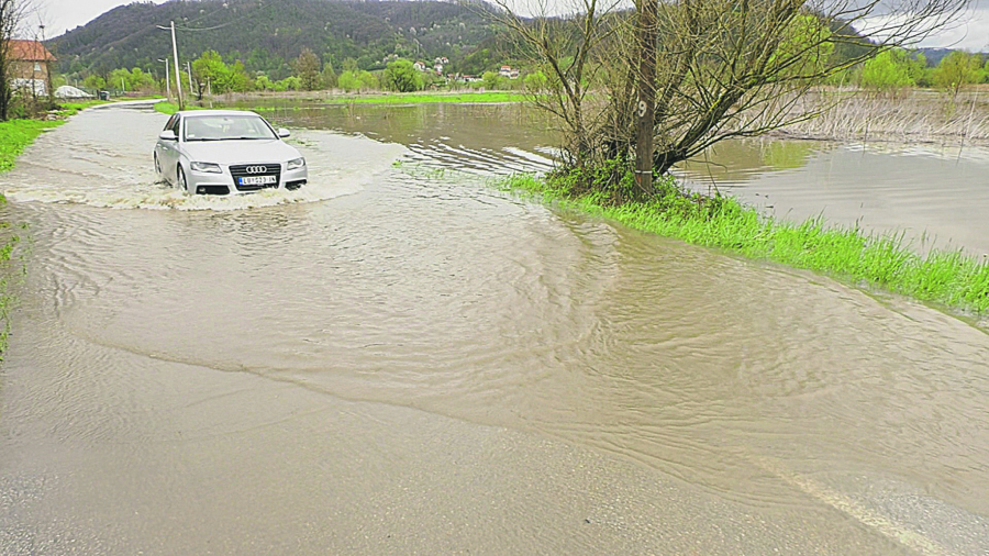 IZLILA SE ZAPADNA MORAVA, OČAJ VLADA U SELIMA KOD POŽEGE 