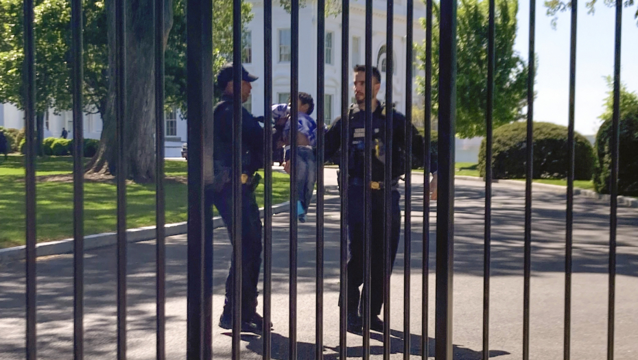 ALARMI U BELOJ KUĆI! Službe blokirale dom američkog predsednika, primećen uljez!