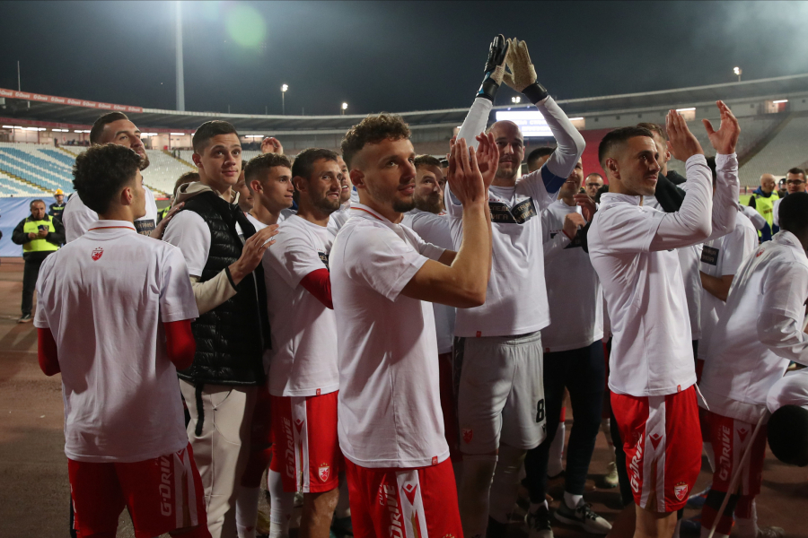 TIŠINA NA TRIBINAMA, TIŠINA NA TERENU Partizan i Zvezda pucali ćorcima, Borjan spasio crveno-bele, Bukari propustio priliku da bude heroj