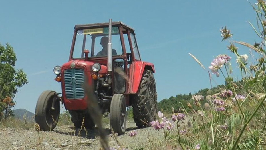 PET VOZAČA TRAKTORA I JEDAN PUTNIK POGINULI OD POČETKA GODINE MUP uputio apel da se poštuju propisi i tako sačuvaju životi