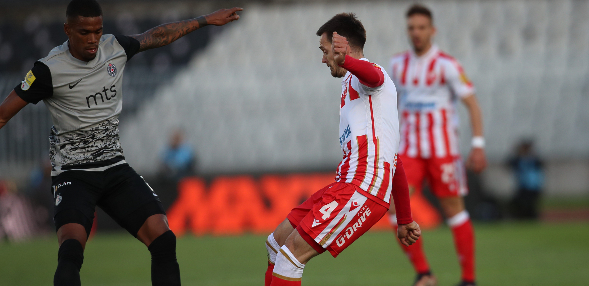 TIŠINA NA TRIBINAMA, TIŠINA NA TERENU Partizan i Zvezda pucali ćorcima, Borjan spasio crveno-bele, Bukari propustio priliku da bude heroj