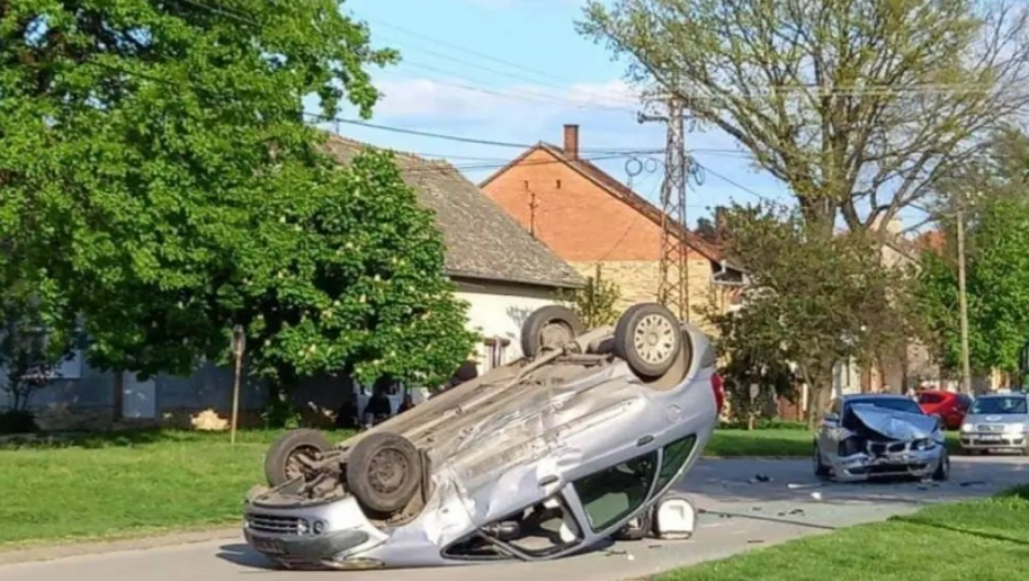 OD SILINE UDARA JEDAN AUTO ZAVRŠIO NA KROVU Stravičan sudar u Bečeju