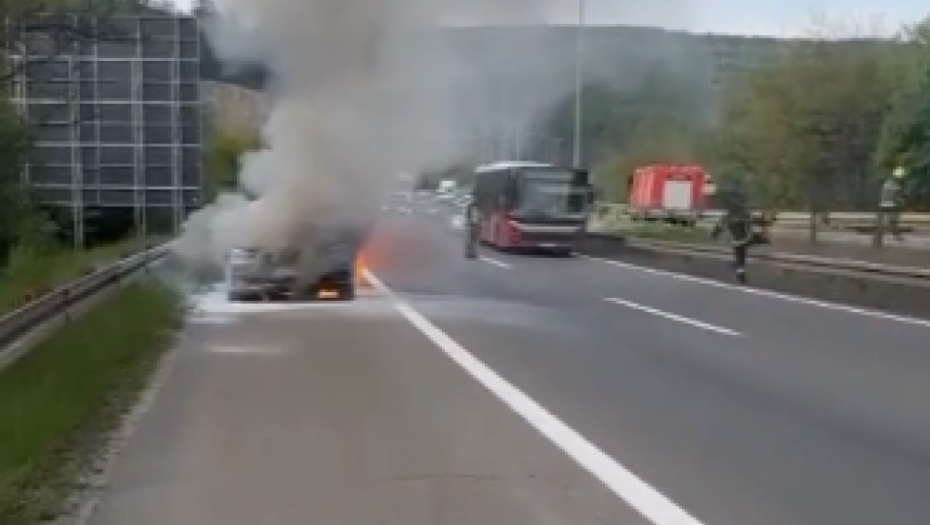 BUKTINJA U CENTRU GRADA! Vatrena stihija nasred Užica progutala automobil