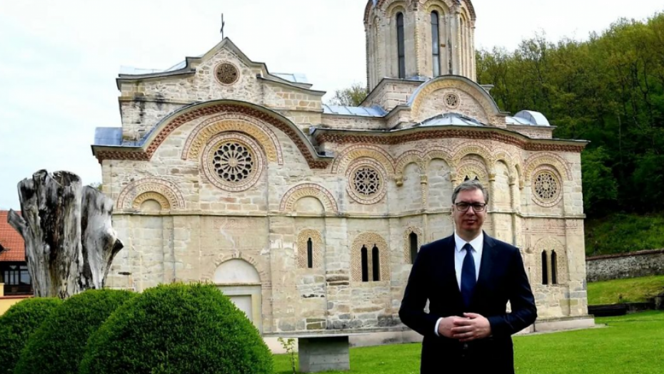 VUČIĆ U LJUBOSTINJI Posetio manastir na putu ka otvaranju deonice Moravskog koridora (FOTO)