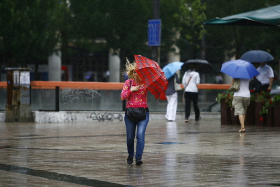 PLJUSKOVI SA GRMLJAVINOM ZA VIKEND PA TROPSKIH 30°C Šok vreme u Srbiji, pogledajte detaljnu prognozu