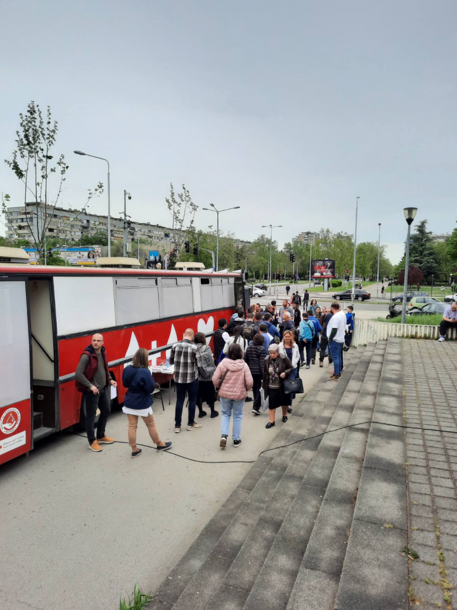 PREVEZEN U URGENTNI CENTAR Dečak sa povredama vrata i grudnog koša životno ugrožen