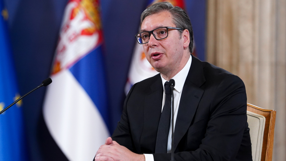 Opozicioni lideri šire vest na internetu da je Vučić pobegao iz zemlje! (FOTO)