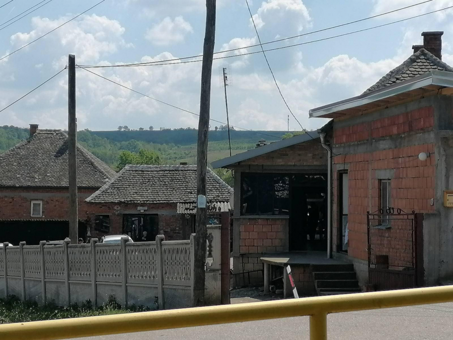 SELO BRDARI ZAVIJENO U CRNO U domovima ubijenih Nemanje i Lazara jecaji i muk, 