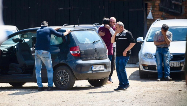 SELO BRDARI ZAVIJENO U CRNO U domovima ubijenih Nemanje i Lazara jecaji i muk, "Sinoć sam izgubio sve", jedva je izustio nesrećni otac