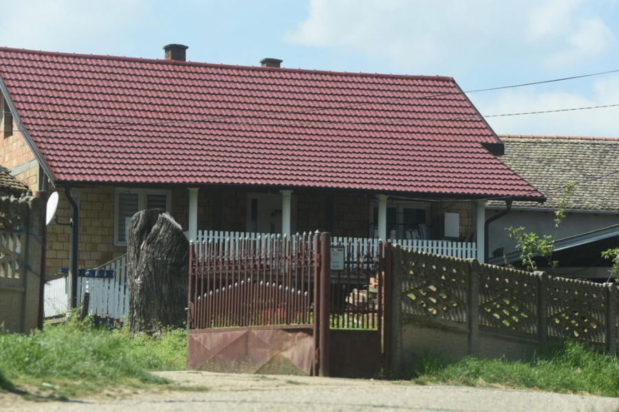 SELO BRDARI ZAVIJENO U CRNO U domovima ubijenih Nemanje i Lazara jecaji i muk, 