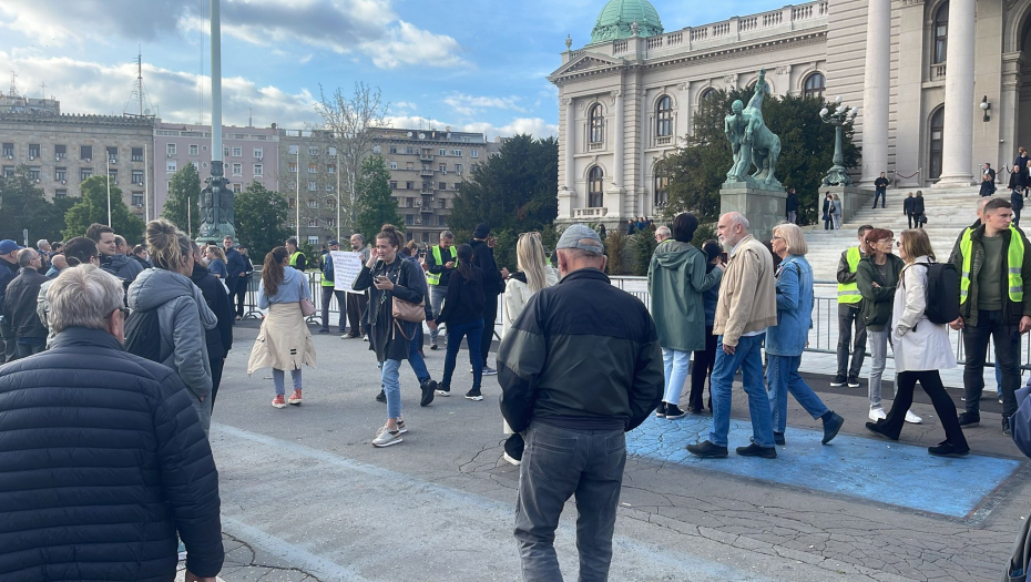 DODATNE PRETNJE VUČIĆU NA PROTESTU Do sad smo tražili tvoju smenu, a sad...