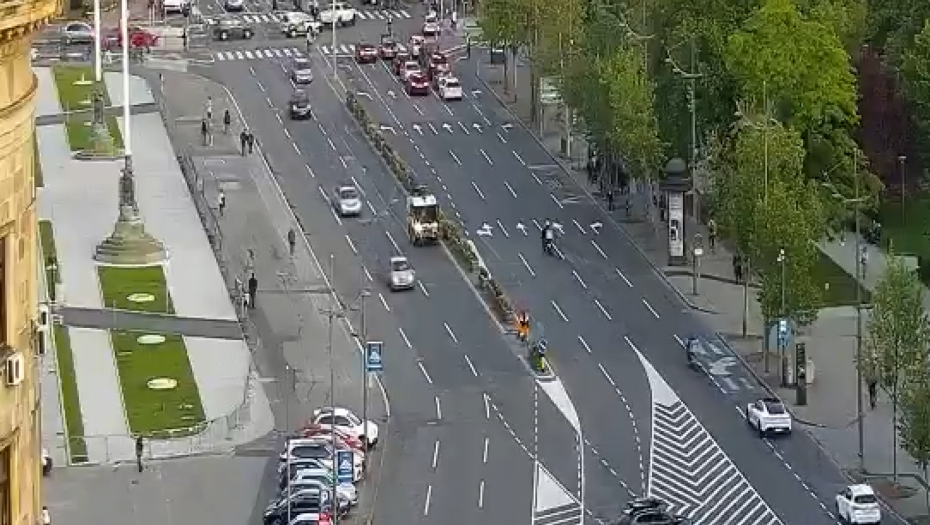 OD POMPEZNOG NAJAVLJIVANJA DO PRAZNE ULICE Protest zakazao: Saobraćaj ispred Skupštine normalno funkcioniše! (FOTO)