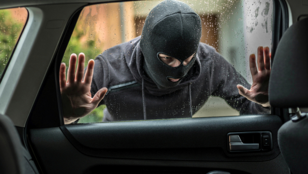 Lopovi imaju novi trik sa novčićem: Čuvajte se, jer otvaraju vrata autombila za tren