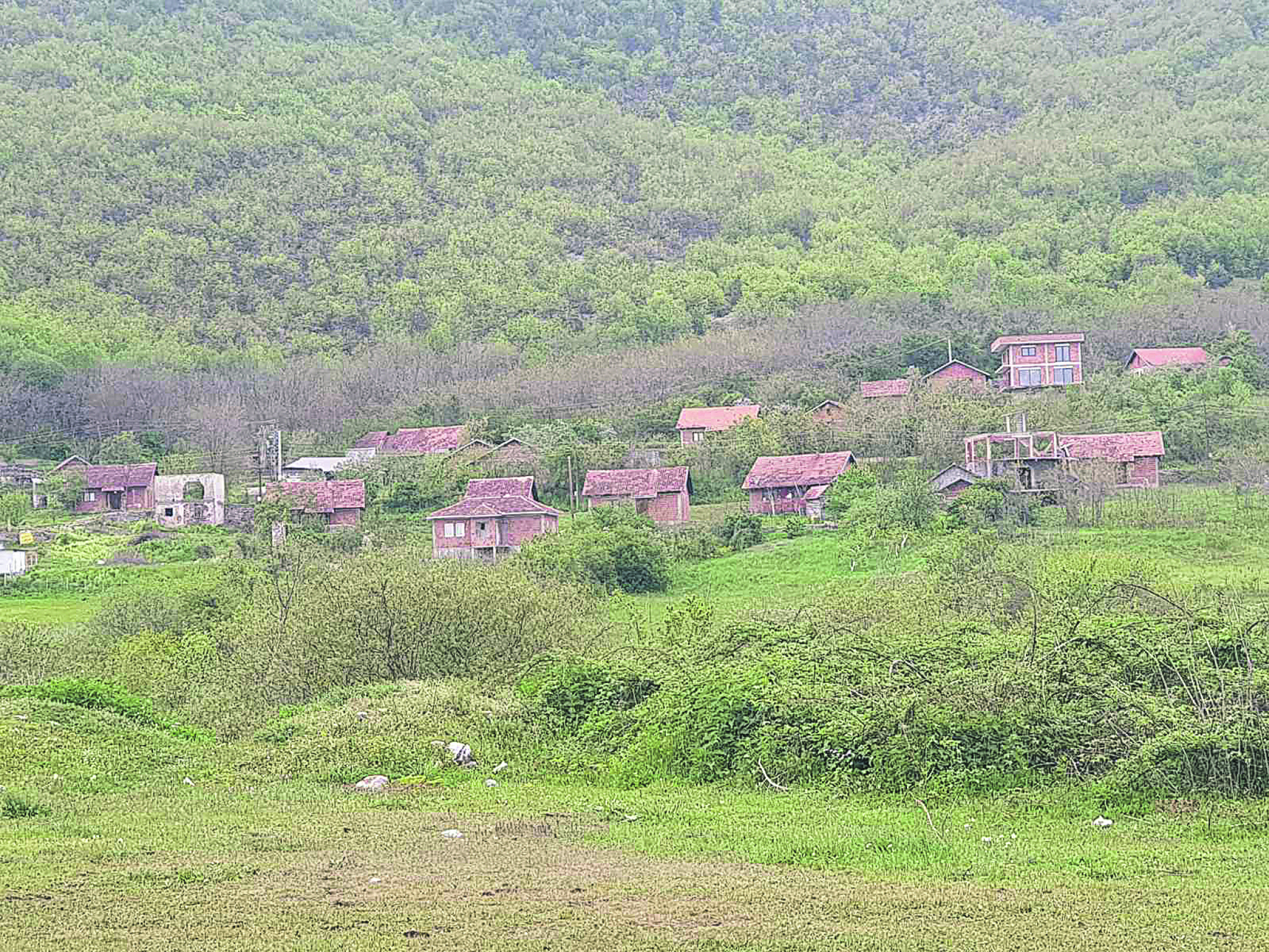 DEVETORO SRBA ČUVA SRPSTVO U SIGI KOD PEĆI Alo! u poseti povratničkom selu koje je 1999. godine spaljeno i porušeno