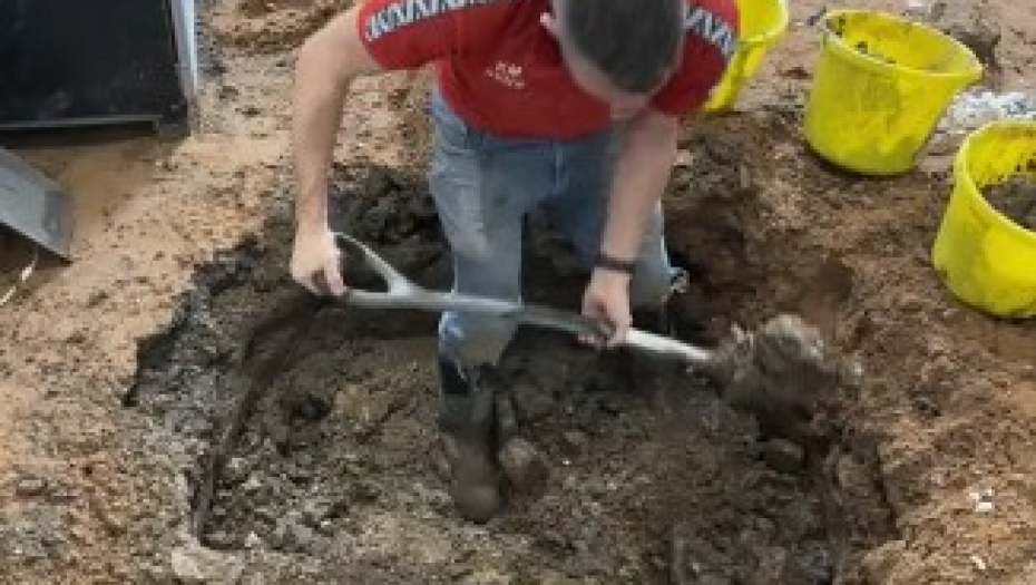 KAKAV HOROR Renevirao kuću pa naleteo na užas