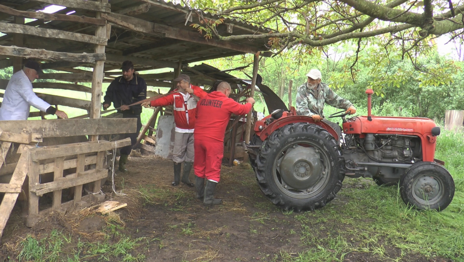 GRDOSIJA OD POLA TONE IZ OKOLINE ČAČKA "Dolazilo je njih preko 10 majstora da se uhvate u koštac sa ovolikim čudom" (FOTO)