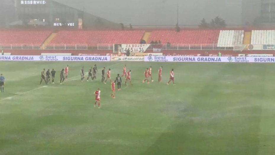 HAOS U NOVOM SADU Jako nevreme prekinulo utakmicu Vojvodina - Čukarički (VIDEO)