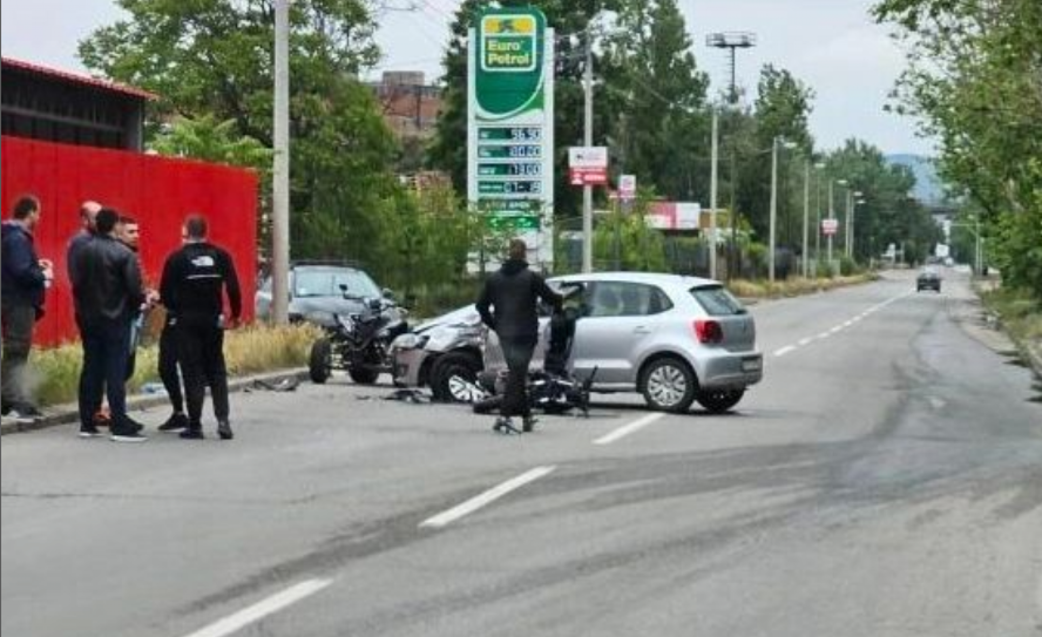 AUTOMOBIL OŠTEĆEN, MOTOR POTPUNO UNIŠTEN Udes u Dunavskoj ulici kod luke Beograd (FOTO)