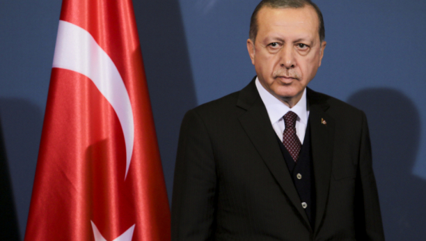 "MI ĆEMO STAJATI USPRAVNO" Erdogan: Turska nije zastrašena pretnjama Zapada