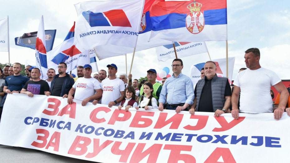 SRBI SA KOSMETA DOČEKANI KAO HEROJI U LJIGU Pešače preko 500 km da podrže Srbiju i Vučića (FOTO/VIDEO)