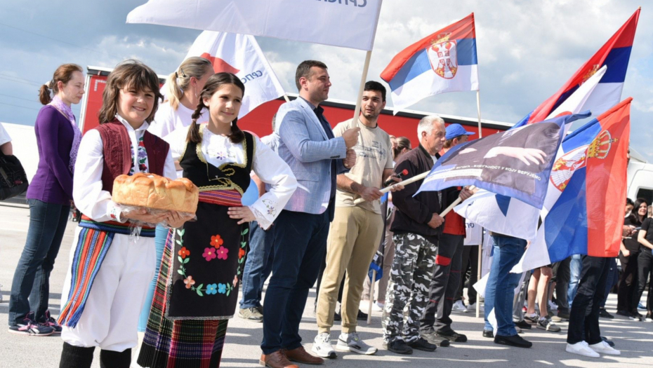 SRBI SA KOSMETA DOČEKANI KAO HEROJI U LJIGU Pešače preko 500 km da podrže Srbiju i Vučića (FOTO/VIDEO)