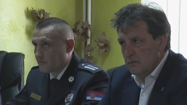 MINISTAR GAŠIĆ U POSETI PRIBOJU POVODOM UBISTVA MLADIĆA ''Ovaj zločin nema ni versku, ni političku konotaciju - Ervinov ubica biće pronađen i uhapšen'' (VIDEO/FOTO)