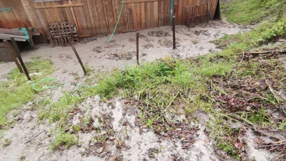 PROGLAŠENA VANREDNA SITUACIJA ZBOG NEVREMENA Izlila se reka, poplavila njive i kuće, haos u ovom delu Srbije