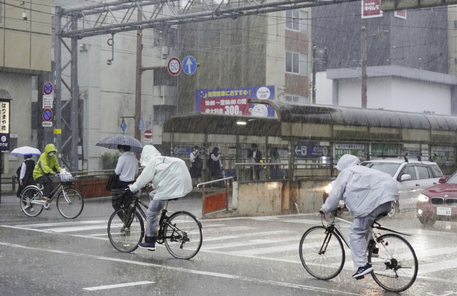 tropska oluja u japanu