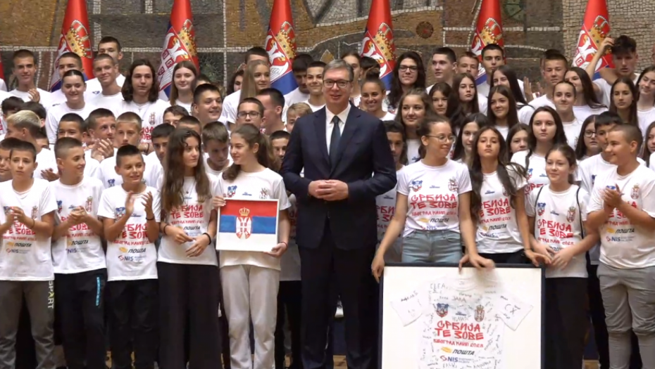 Aleksandar Vučić, mladi sportisti sa KiM, Srbija te zove