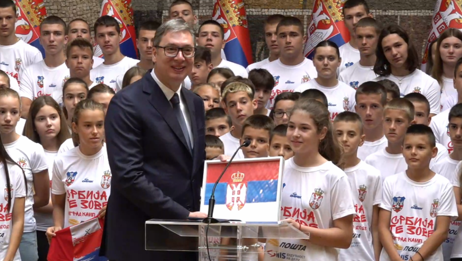 Aleksandar Vučić, mladi sportisti sa KiM, Srbija te zove