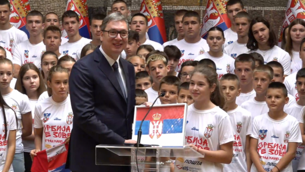 Aleksandar Vučić, mladi sportisti sa KiM, Srbija te zove