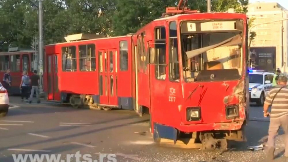 Sudar tramvaja i autobusa