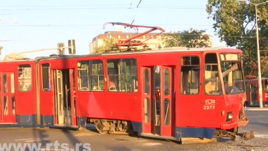 Sudar tramvaja i autobusa