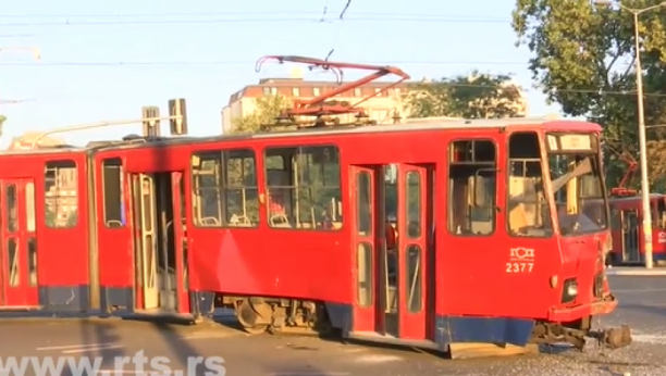 Sudar tramvaja i autobusa