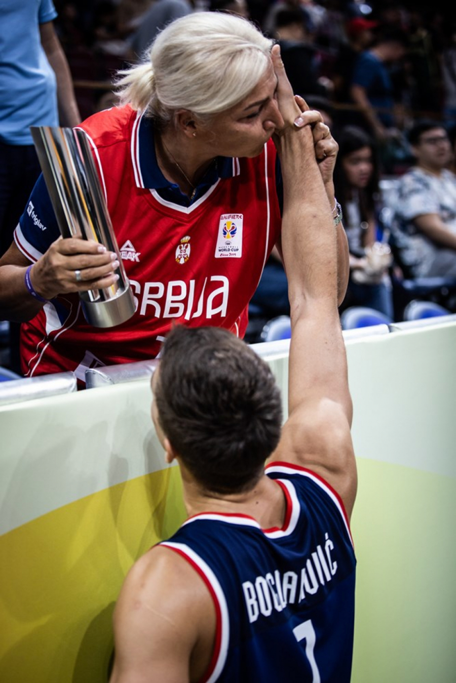 Bogdan Bogdanović s majkom