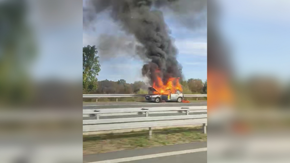 Zapaljen auto na autoputu