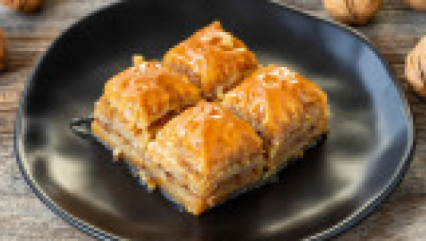 baklava s orasima