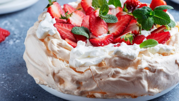 pavlova torta