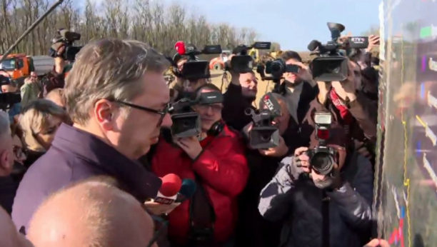 Aleksandar Vučić obilazi radove na izgradnji brze saobraćajnice Bački Breg - Srpska Crnja