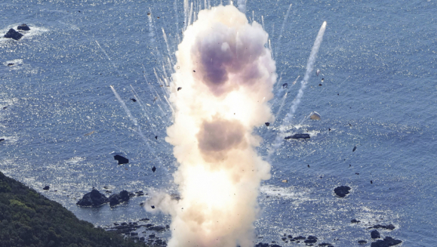 Raketa eksplodirala pri poletanju