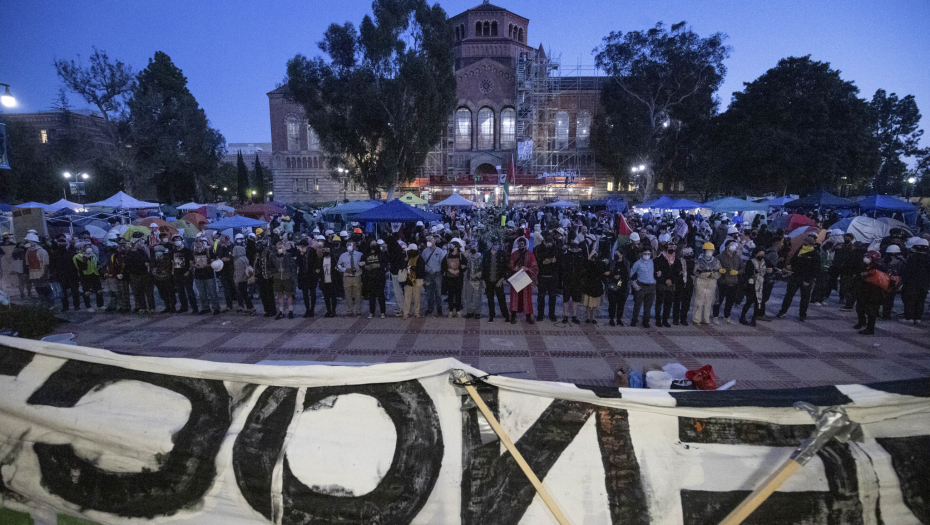 Policija rasterala studente