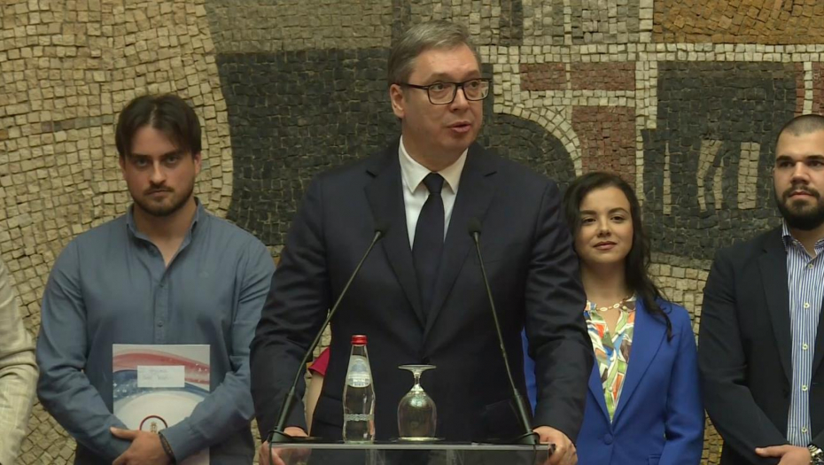 Aleksandar Vučić Ceremonija uručenja ugovora o radu najboljim diplomcima medicinskih fakulteta