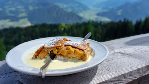 austrijska štrudla sa jabukama