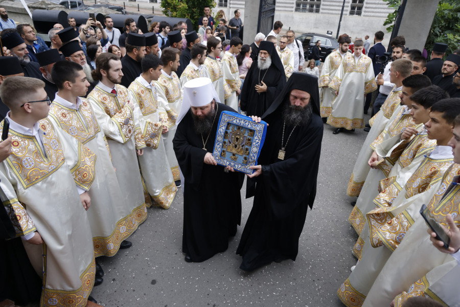 Vaznesenjska crkva u Beogradu celivanje mođtiju