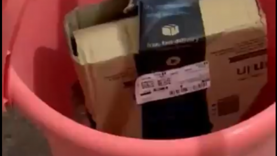 zmija u paketu