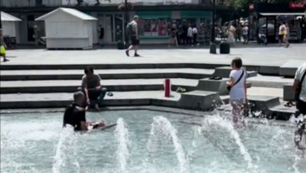 Beograđani se kupaju u fontani