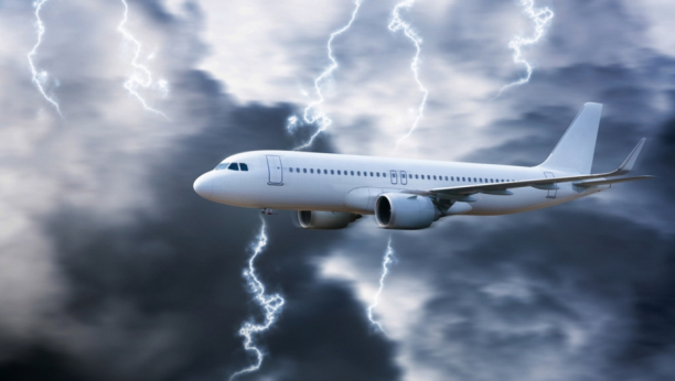 avion u turbulenciji