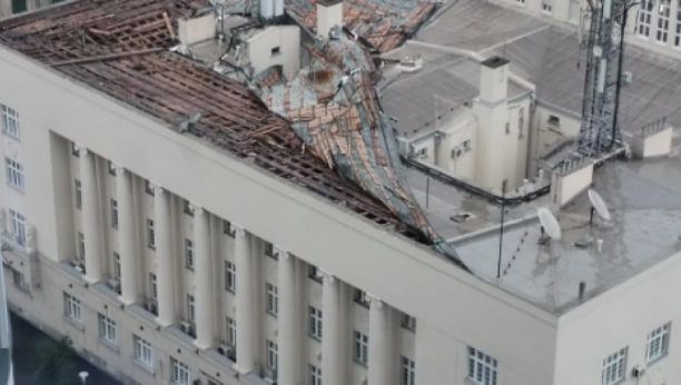 odvaljen krov za zgrade mupa