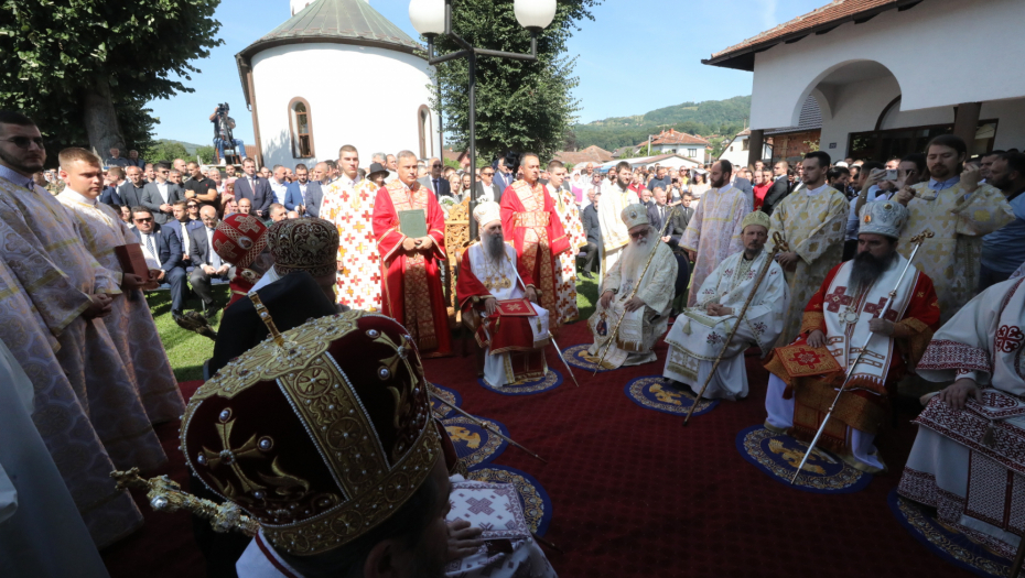 Premijer Vučević položio venac povodom 32 godine od stradanja Srba u Podrinju